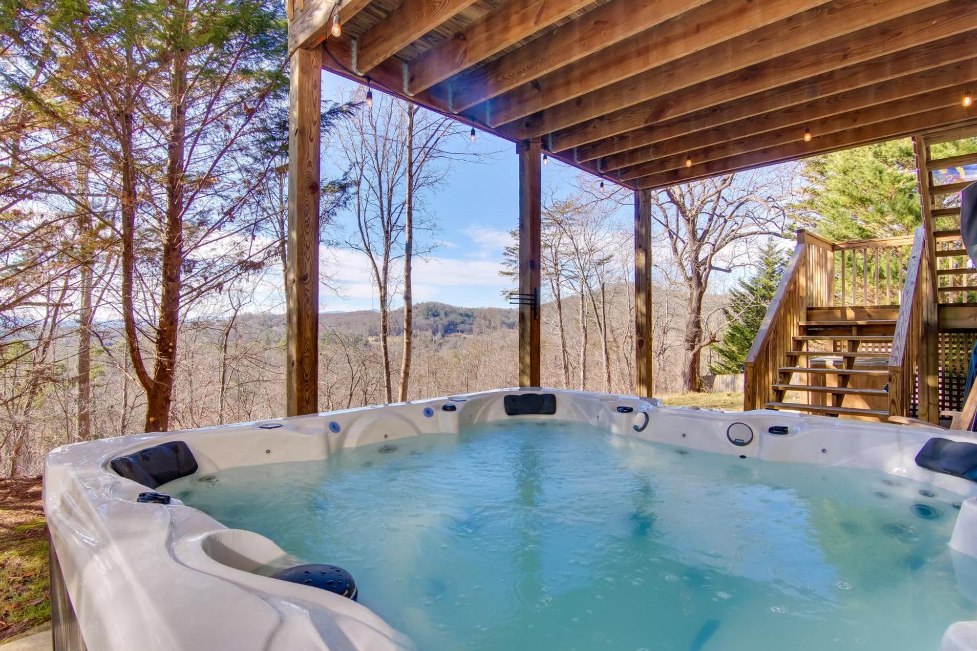Bright Asheville Retreat With Hot Tub And Decks! Exterior foto